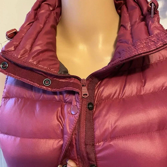Gap Nylon Down Feathers Quilted Puffer Vest Burgundy Snap Zip Pocket Lady Sz XS - Picture 6 of 6